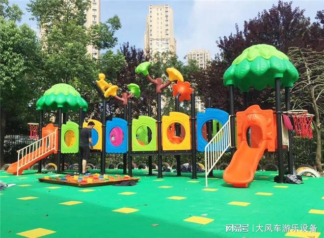 儿园滑梯的安全警示开元棋牌广西南宁幼(图2)