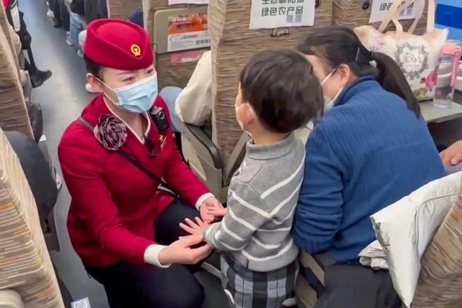 旅途有烟火出行有温度！开元棋牌网站新春走基层(图4)